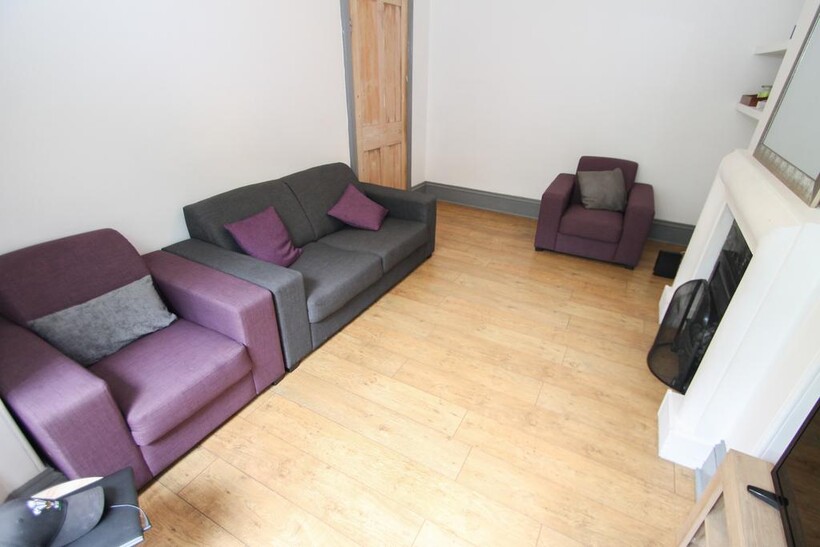 Conference Road, Armley, Leeds, LS12 1 bed in a house share to rent - £400 pcm (£92 pw)