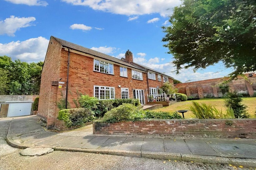 Elstree Hill North, Elstree WD6 2 bed maisonette to rent - £1,600 pcm (£369 pw)