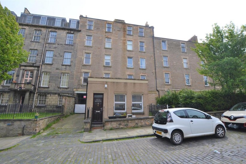 Portland Street, Edinburgh, EH6 1 bed flat to rent - £750 pcm (£173 pw)