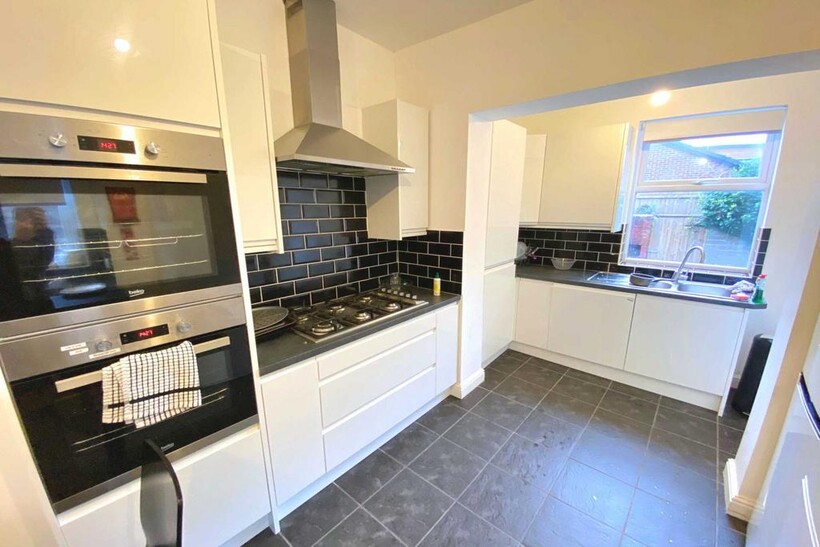 Weaste  Lane, Salford 6 bed house share to rent - £628 pcm (£145 pw)