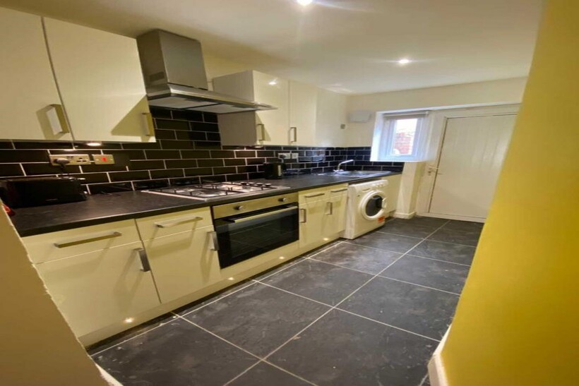 Hawkins Street, Liverpool 4 bed terraced house to rent - £412 pcm (£95 pw)