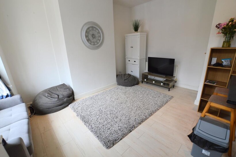 Beechwood Mount, Leeds LS4 1 bed in a house share to rent - £500 pcm (£115 pw)