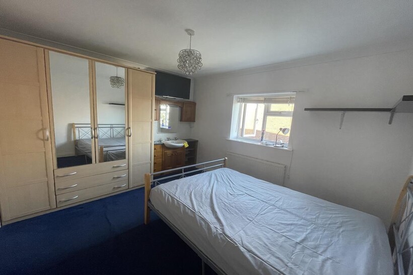 Langdon Road, Poole BH14 1 bed in a house share to rent - £550 pcm (£127 pw)