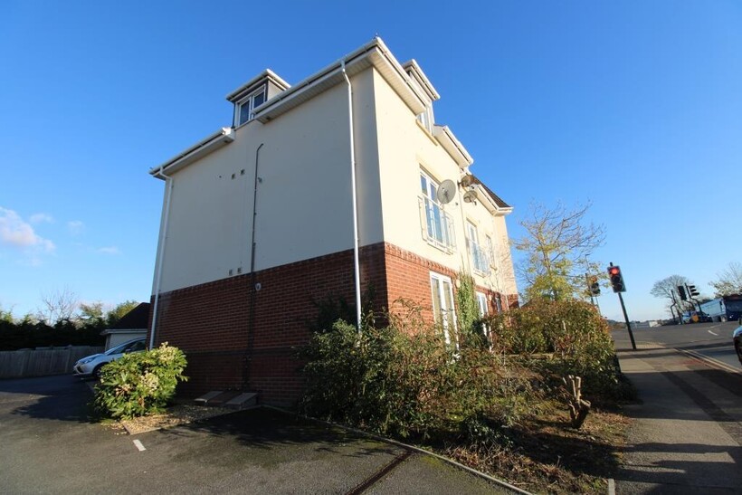 Ringwood Road, Poole BH14 1 bed flat to rent - £800 pcm (£185 pw)