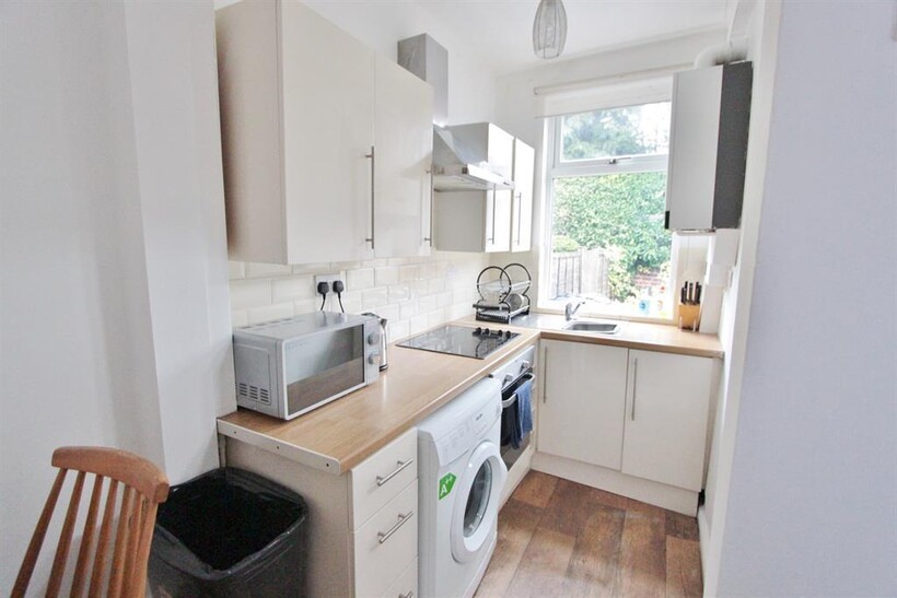 8 Hunter House Road, Sheffield, S11 8TW 3 bed terraced house to rent - £366 pcm (£84 pw)