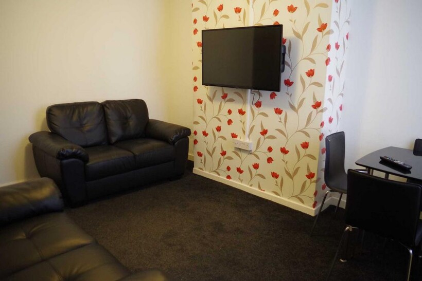 Needham Road, Kensington 3 bed house share to rent - £433 pcm (£100 pw)