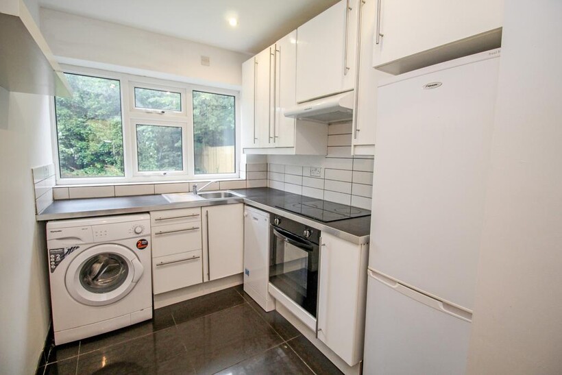 ALL INCLUSIVE, Stanmore Crescent... 4 bed house share to rent - £500 pcm (£115 pw)