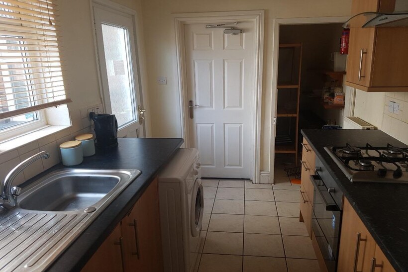 Lace Street, Nottingham NG7 1 bed in a house share to rent - £325 pcm (£75 pw)