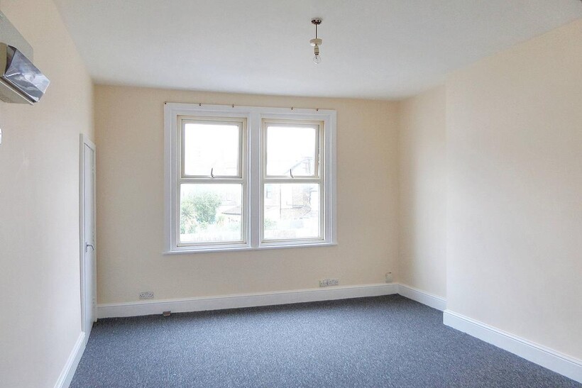 Farquharson Road, Croydon CR0 1 bed flat to rent - £1,100 pcm (£254 pw)
