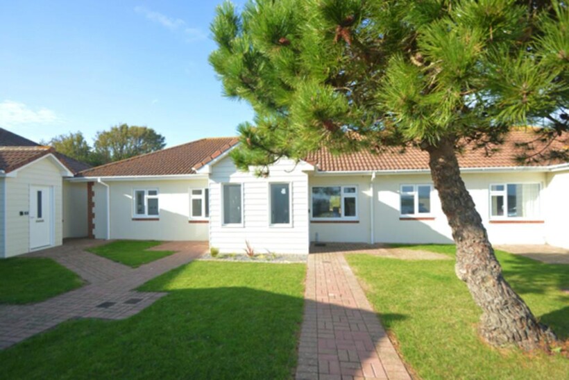 Yaverland Road, Sandown, PO36 2 bed bungalow to rent - £1,295 pcm (£299 pw)