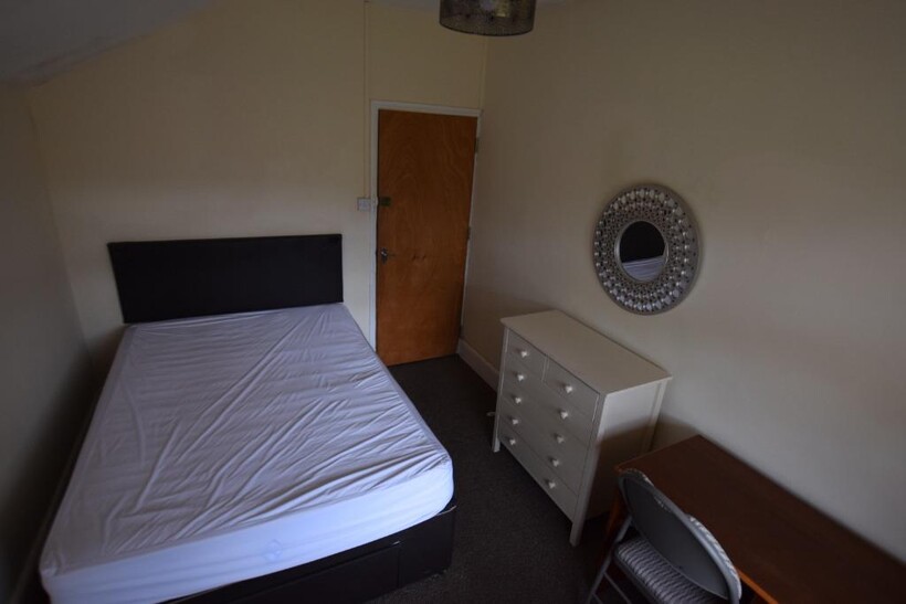 Cecil Road, Northampton NN2 1 bed in a house share to rent - £425 pcm (£98 pw)