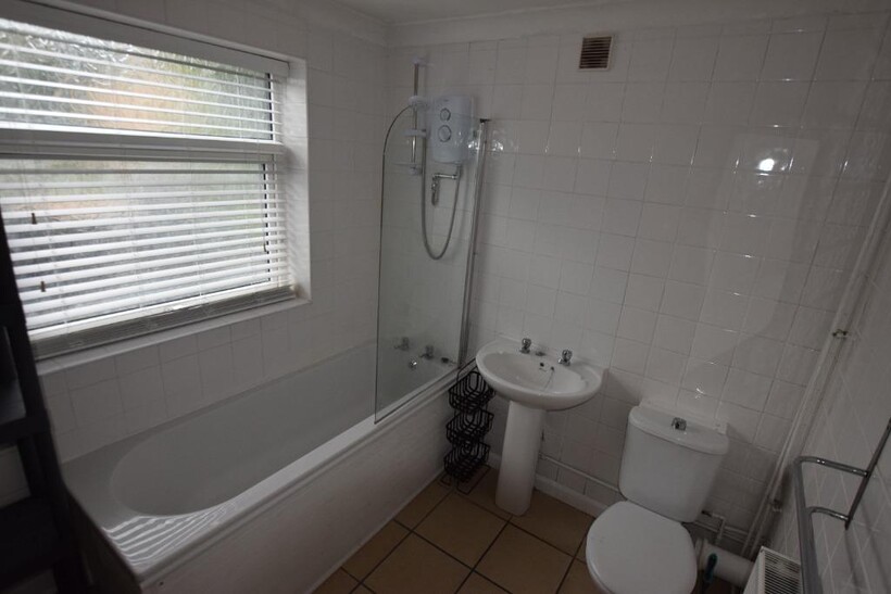 Cecil Road, Northampton NN2 1 bed in a house share to rent - £425 pcm (£98 pw)