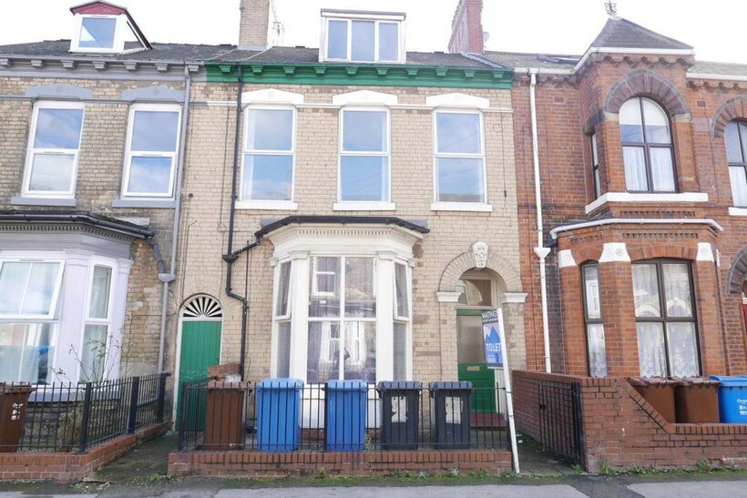 Flat 2, 22 Peel Street, Hull, HU3 1QR 2 bed flat to rent - £525 pcm (£121 pw)