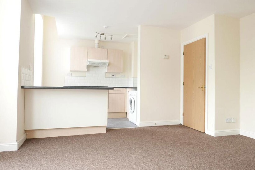 Flat 10, Convent View, 586 Beverley... 1 bed flat to rent - £525 pcm (£121 pw)