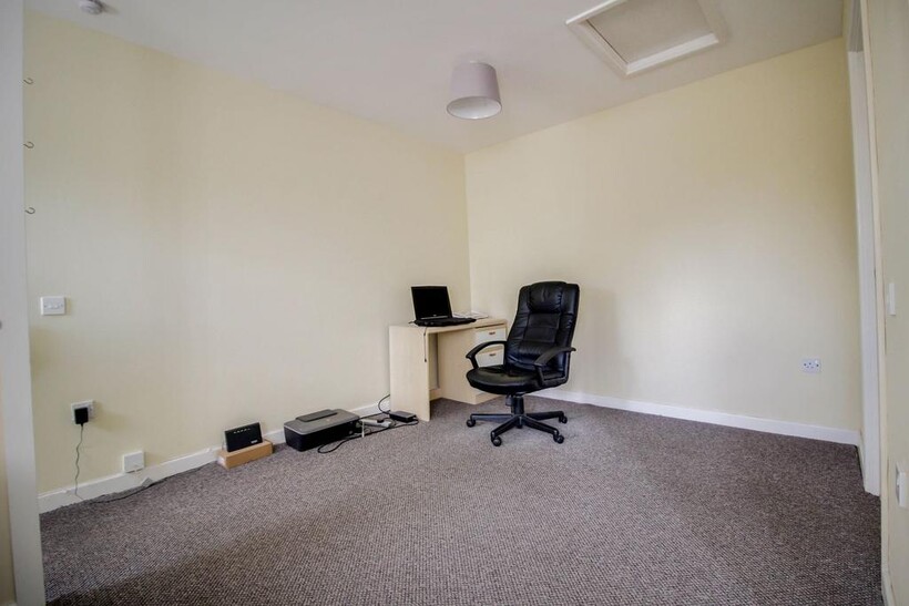 Carman Close, Swindon SN3 Maisonette to rent - £595 pcm (£137 pw)