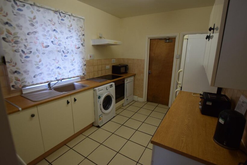 Cecil Road, Northampton NN2 1 bed in a house share to rent - £440 pcm (£102 pw)