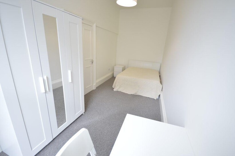 0810L – Bernard Terrace, Edinburgh, EH8 9NU 6 bed flat share to rent - £715 pcm (£165 pw)