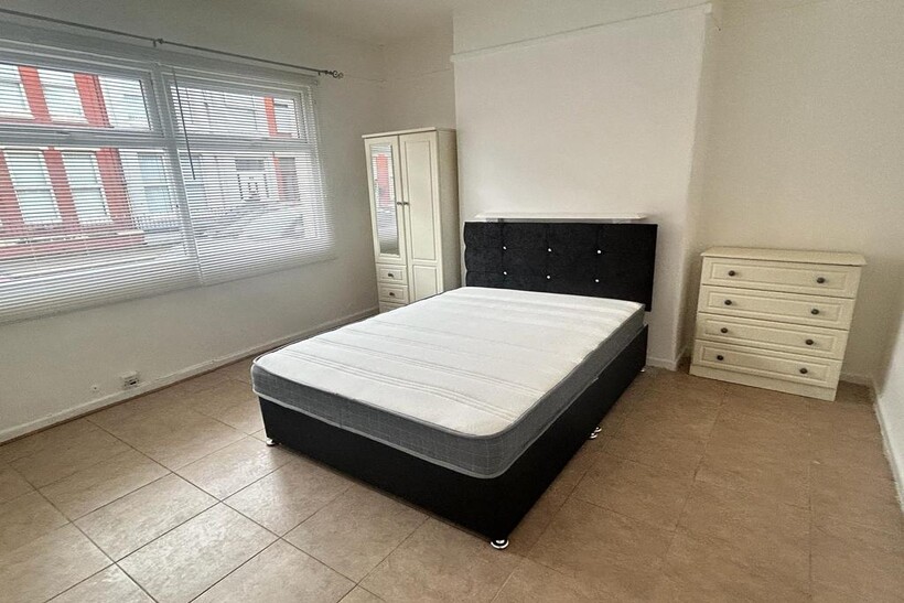 Selkirk Road, Liverpool L13 1 bed in a house share to rent - £450 pcm (£104 pw)