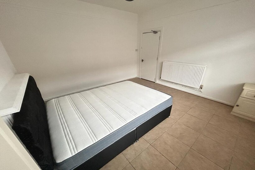 Selkirk Road, Liverpool L13 1 bed in a house share to rent - £450 pcm (£104 pw)