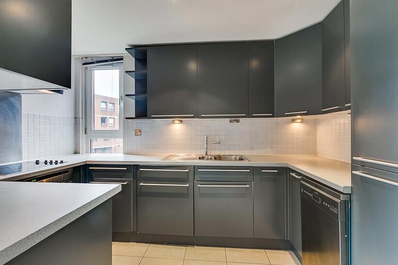Lily Close, St Paul's Court, W14 1 bed flat to rent - £2,000 pcm (£462 pw)