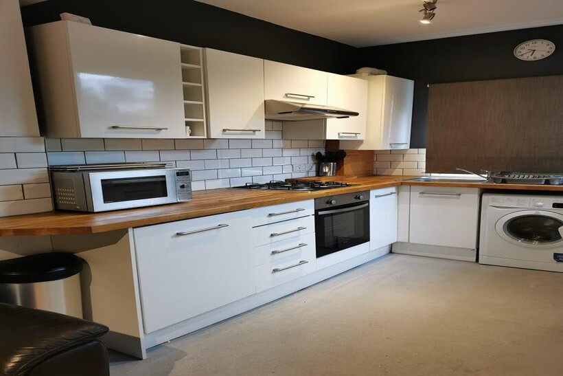 Student property - 24 Harland Road... 5 bed house share to rent - £351 pcm (£81 pw)