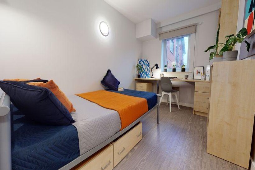 Bronze En Suite at Hayes Wharf, Hayes... 1 bed in a flat share to rent - £537 pcm (£124 pw)