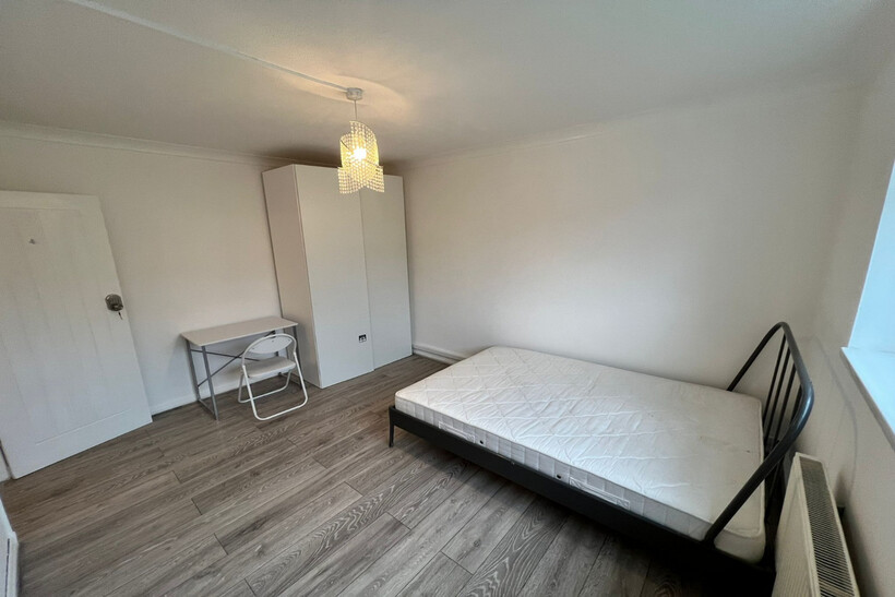 Colne Bridge Road, Huddersfield HD5 1 bed in a flat share to rent - £700 pcm (£162 pw)