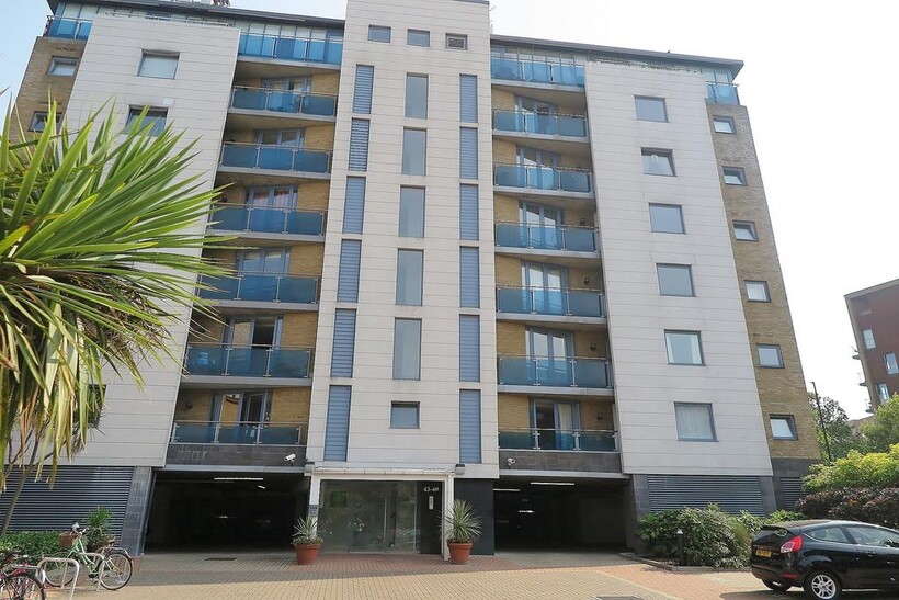 Plough Way, Surrey Quays SE16 2 bed apartment to rent - £1,950 pcm (£450 pw)