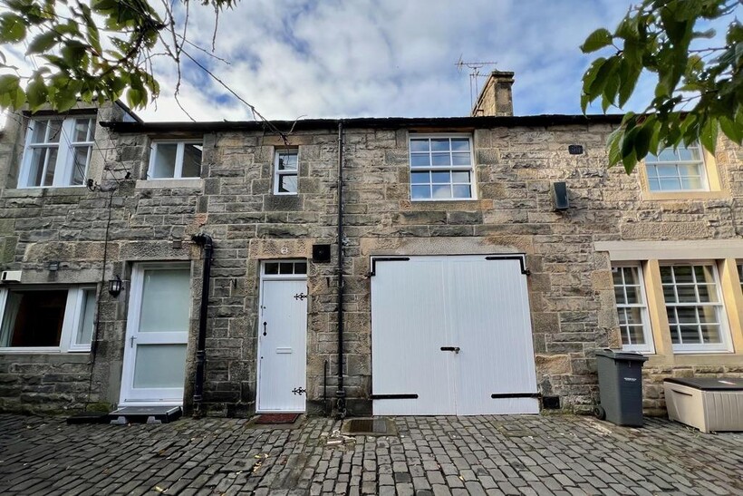 Dean Park Mews, Stockbridge... 2 bed mews to rent - £1,750 pcm (£404 pw)