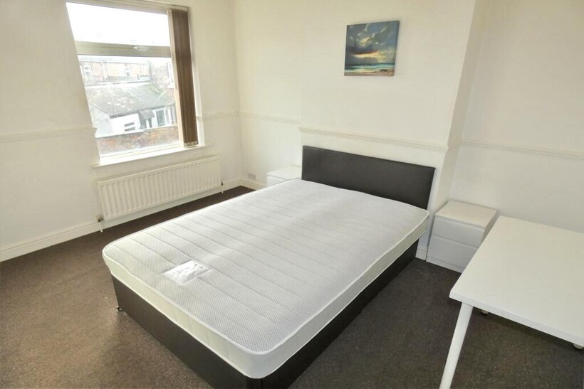 Room 1D Fletcher Road 1 bed terraced house to rent - £350 pcm (£81 pw)