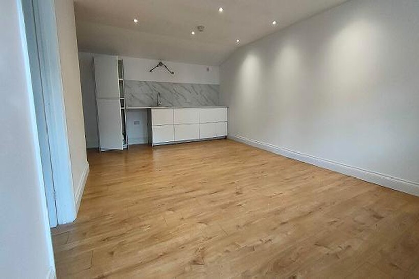 Canberra Road, London SE7 1 bed flat to rent - £1,500 pcm (£346 pw)