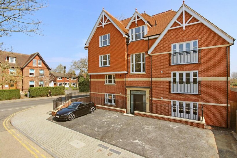 Alexandra House, Canterbury 1 bed ground floor flat to rent - £1,100 pcm (£254 pw)
