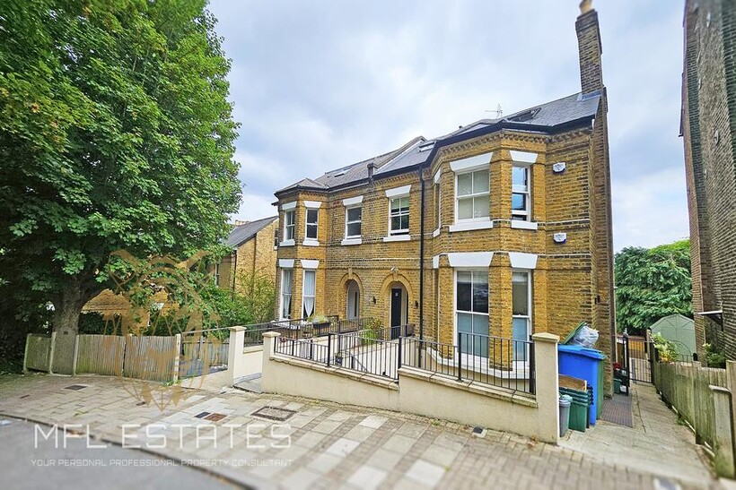 Cintra Park, Crystal Palace SE19 2 bed flat to rent - £1,650 pcm (£381 pw)