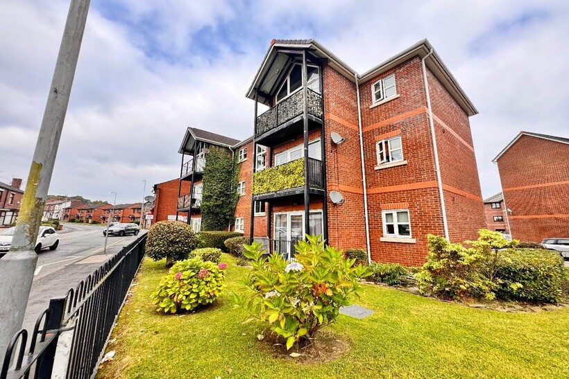 Chatteris Court, Lugsmore Lane... 2 bed apartment to rent - £675 pcm (£156 pw)