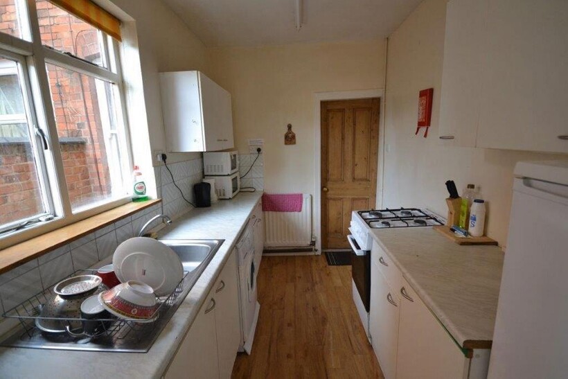 Hartopp Road, Leicester 4 bed terraced house to rent - £325 pcm (£75 pw)