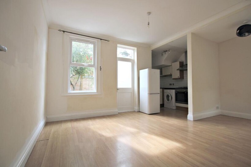 Chapter Road, Willesden 2 bed maisonette to rent - £1,898 pcm (£438 pw)