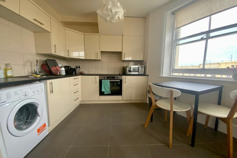 Brunswick Place, Hove, BN3 1 bed flat to rent - £1,150 pcm (£265 pw)