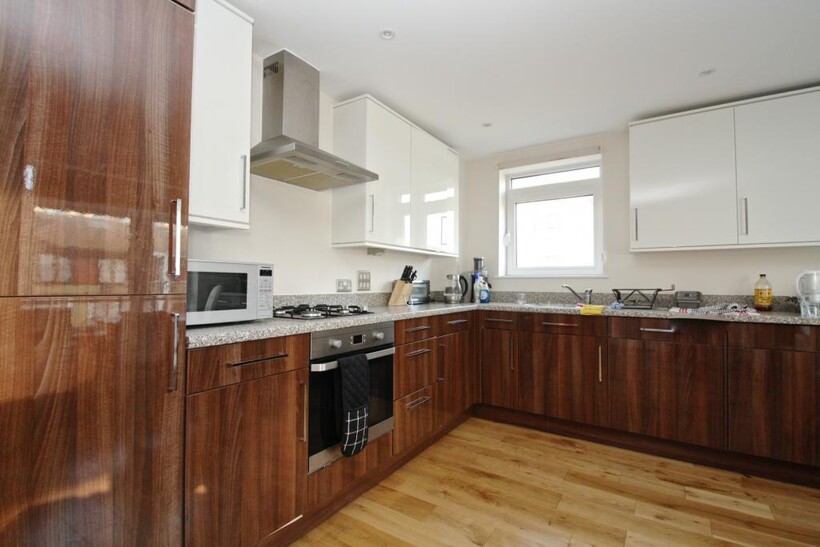 Mantle Road, London SE4 2 bed apartment to rent - £2,000 pcm (£462 pw)