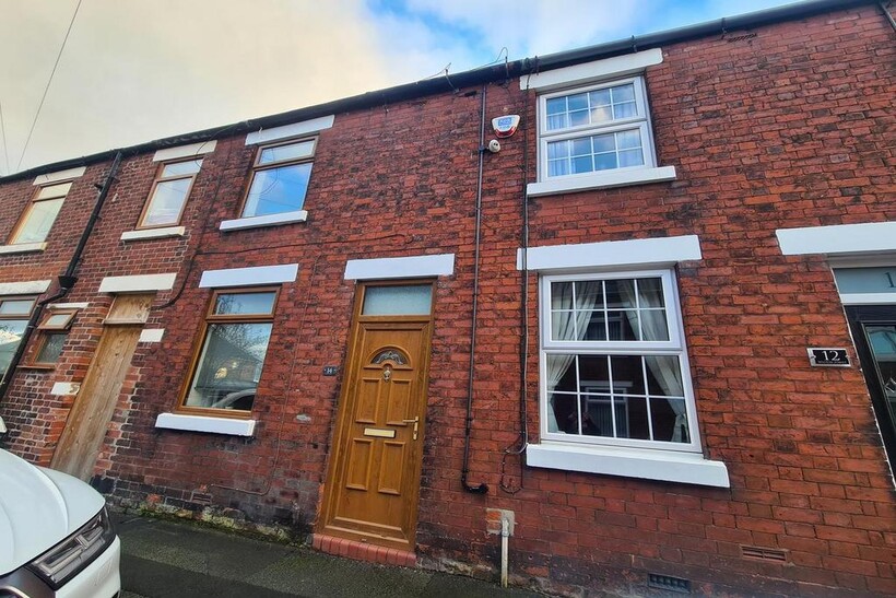 14 Weston Street, Leek 2 bed terraced house to rent - £675 pcm (£156 pw)