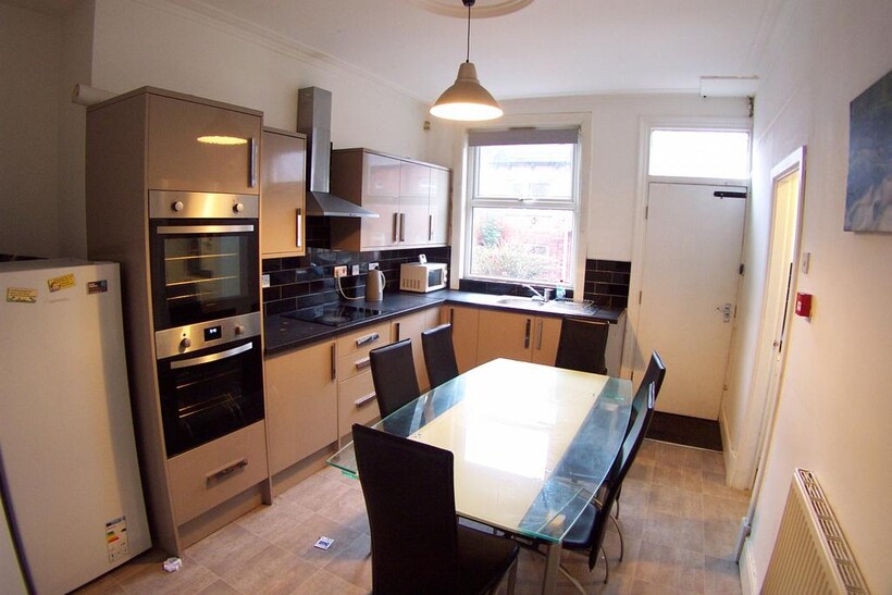 Walmsley Road, Leeds 5 bed house to rent - £412 pcm (£95 pw)