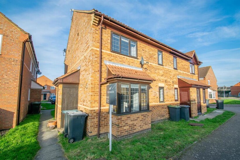 The Paddocks, Bedford MK45 1 bed cluster house to rent - £900 pcm (£208 pw)