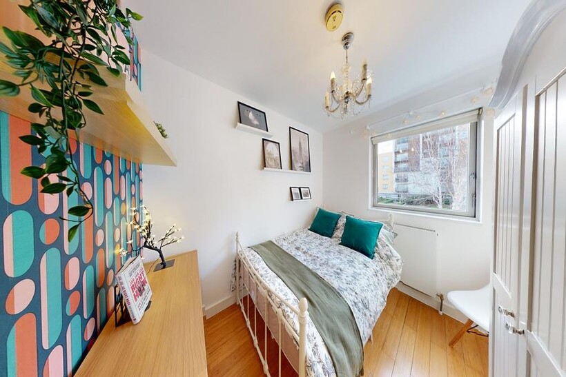 Metcalfe Court, Teal Street, LONDON, SE10 1 bed in a flat share to rent - £1,000 pcm (£231 pw)