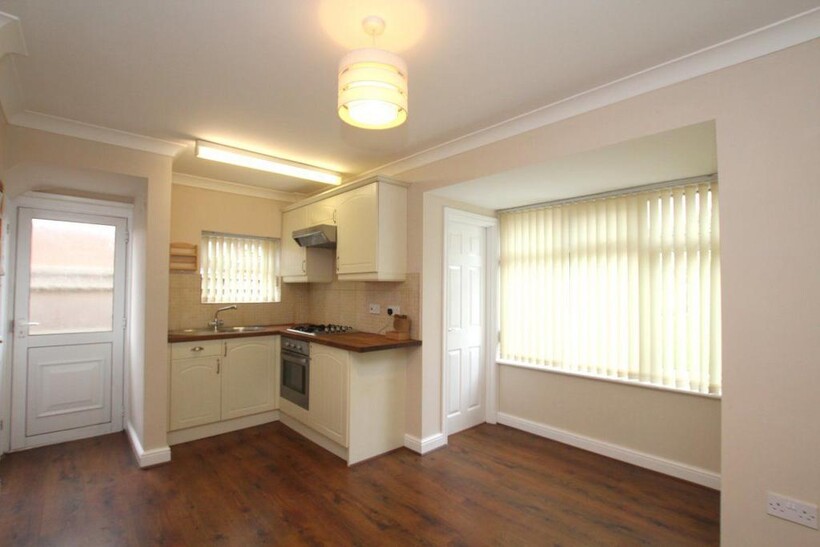 Oxford Road, Stratton 2 bed house to rent - £1,000 pcm (£231 pw)