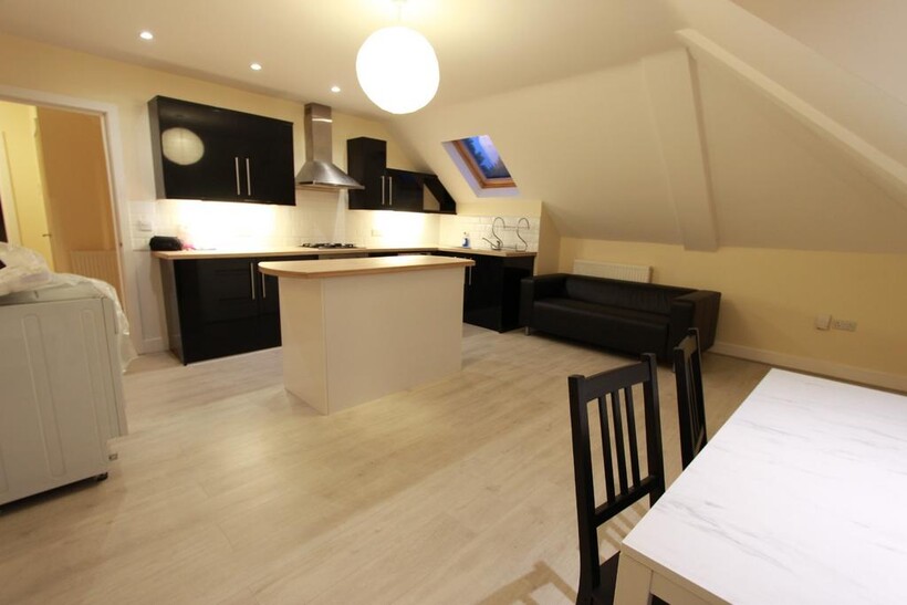 Westfield Lane, Harrow HA3 1 bed flat to rent - £1,500 pcm (£346 pw)