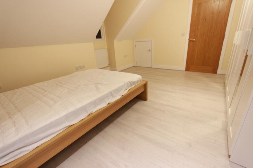 Westfield Lane, Harrow HA3 1 bed flat to rent - £1,500 pcm (£346 pw)