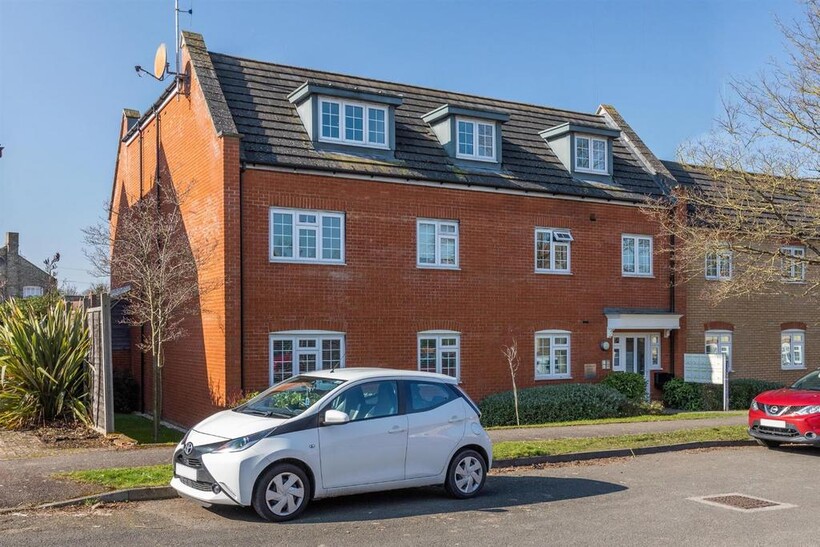 Sanvignes Court, Baldock, Herts SG7 5BW 2 bed apartment to rent - £1,100 pcm (£254 pw)