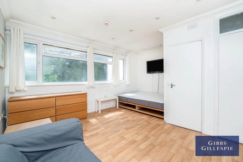 Soverign Close, Ealing, W5 1 bed in a house share to rent - £1,000 pcm (£231 pw)