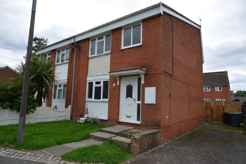 Sholing Close, Wolverhampton WV8 3 bed semi-detached house to rent - £1,100 pcm (£254 pw)