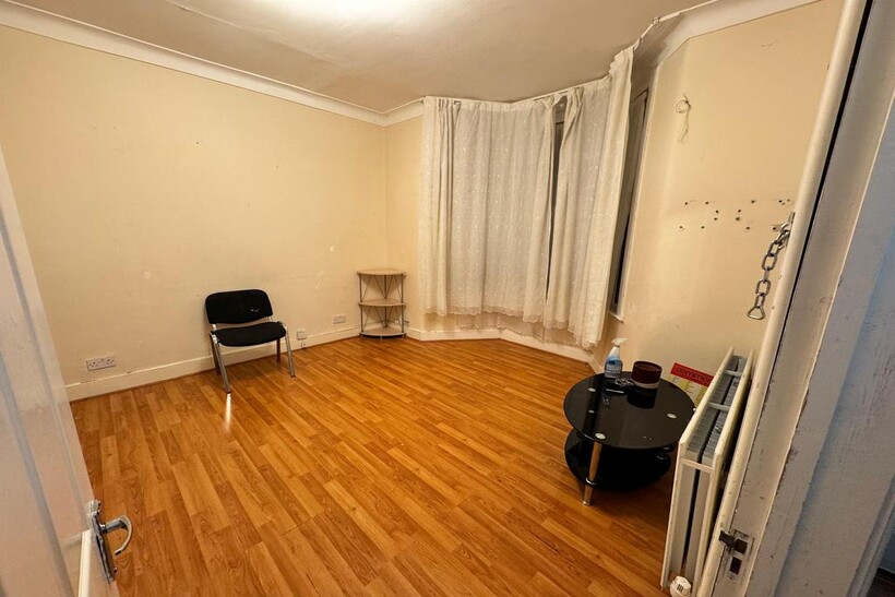 St. Winefride's Avenue, London E12 1 bed in a house share to rent - £550 pcm (£127 pw)