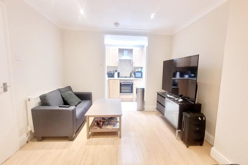 Moreton Street, London SW1V 2 bed flat to rent - £2,500 pcm (£577 pw)